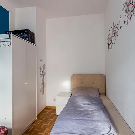 Preiswerte 2-zimmer-monteurwohnung 32m2 Apartment *
